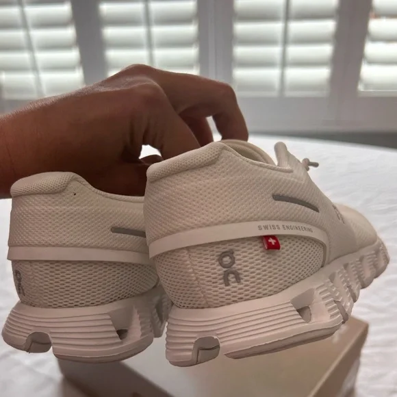 On Running Cloud 5 All White 59.98902 Running Shoes Women size 7 - Picture 11 of 13